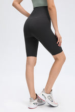Load image into Gallery viewer, Hook &amp; Eye Waist Biker Shorts
